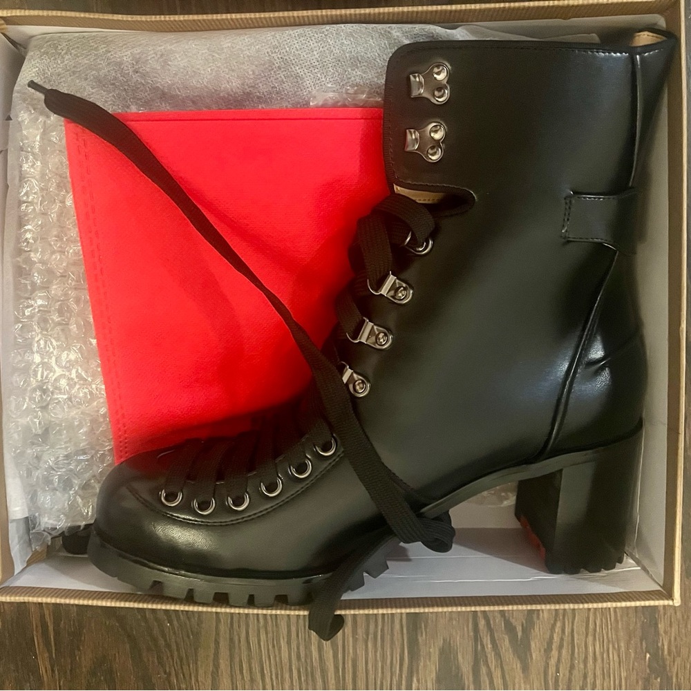 Black Leather Lug Sole Hiker - Macademia ankle boot - Size 10 / 10.5